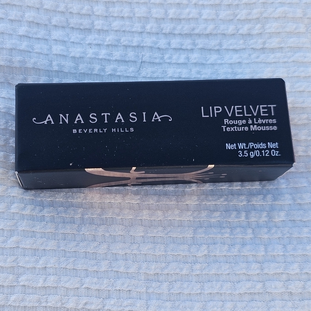 Anastasia Beverly Hills Lip Velvet Lipstick Mouse Matte shade parchment